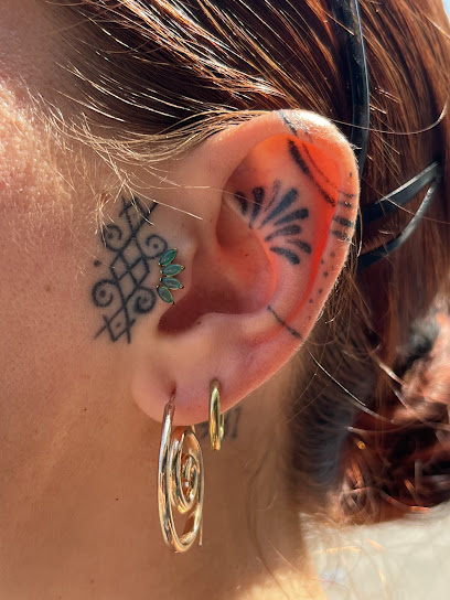 Hona Piercing Tatoueur à l' Isle-sur-la-Sorgue