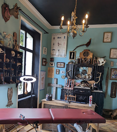 Le Manoir - Salon De Tatouage, Tatoueur à Aix-en-Issart