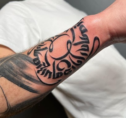 Bleu Carbone, Tatoueur à Vienne