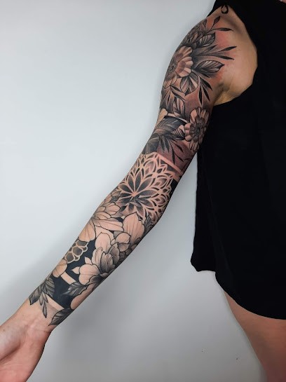 Tibo Maniactattoo, Tatoueur à Saint-Cyprien