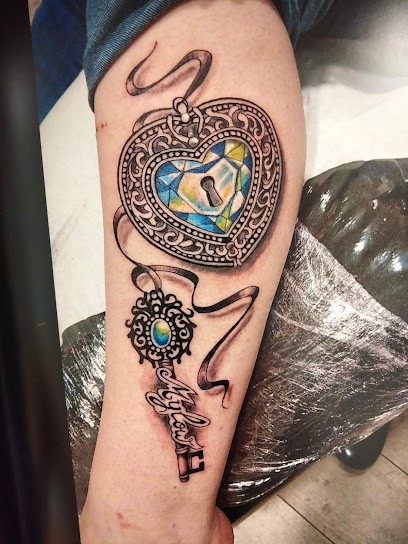 Typhaine art tattoo, Tatoueur à Pamiers