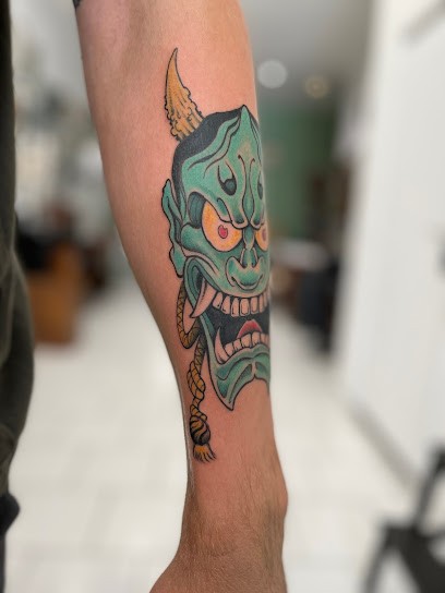 Popular Tattoo Club, Tatoueur à Moncheaux