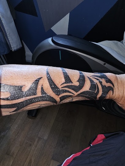 Paradyse Tattoo - tattoo parlor and body piercing, Tatoueur à Villemomble