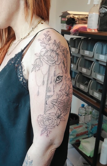 TATOO ME, Tatoueur à Ouézy