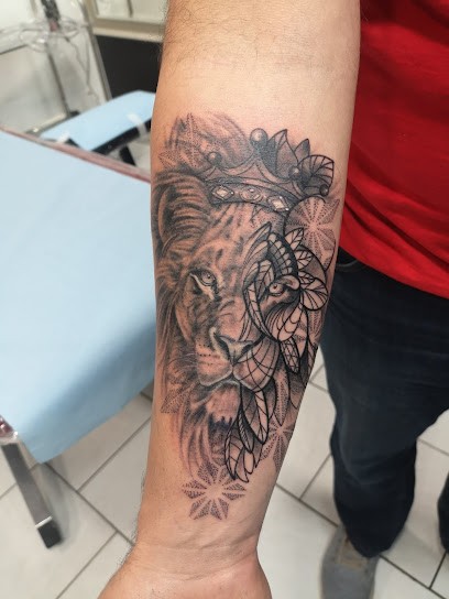 Urban Legend Tattoo, Tatoueur à Vernon