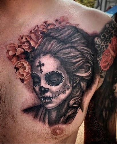 L'atelier d'ombres, Tatoueur à Saint-Chaffrey