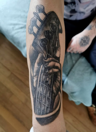 Eric Tattoo, Tatoueur à Dinan