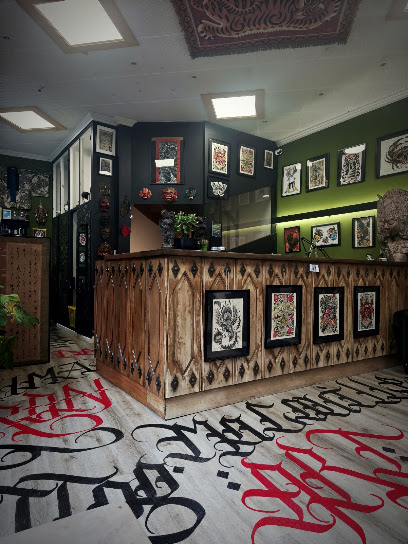 Le Bureau Des Pleurs, Tatoueur à Aubenas