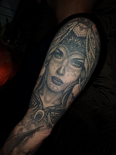 Ukiran Dharmä, Tatoueur à Pertuis