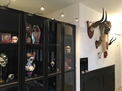 Monstres et merveilles tatouages et art, Tatoueur à Torcy