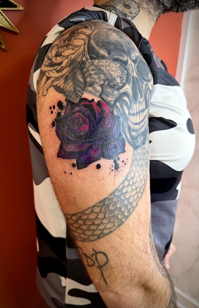 Lily's Tattoo Shop & Beauty, Tatoueur à Gradignan